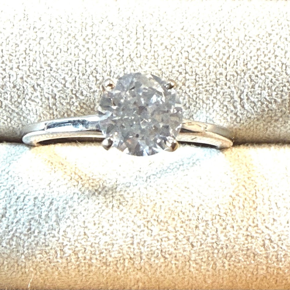 Stunning 14 karat gold wedding ring with Brilliant CZ 1ct Clear Stone.